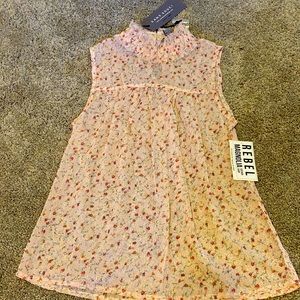 Sleeveless tank top with high neck